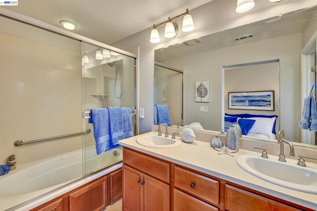 538 Selby Ln, Livermore, CA 94551