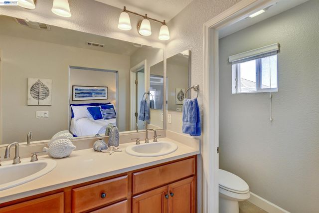 538 Selby Ln, Livermore, CA 94551