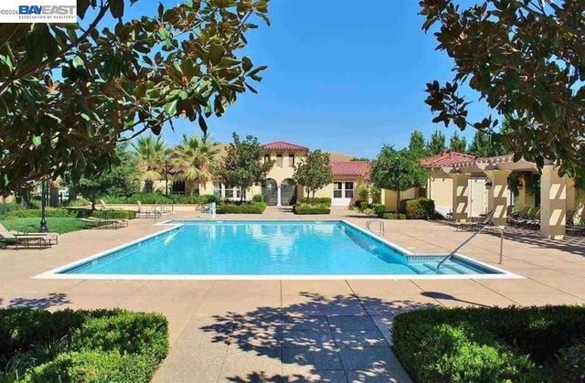 538 Selby Ln, Livermore, CA 94551