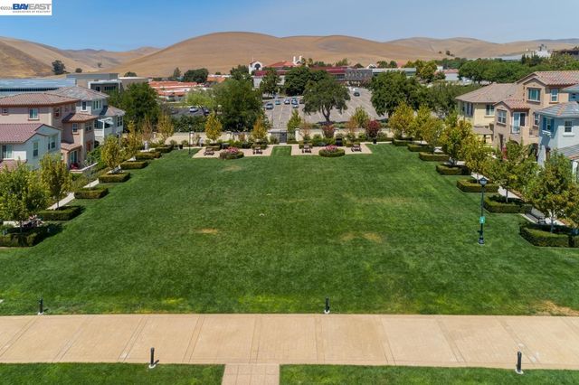 538 Selby Ln, Livermore, CA 94551