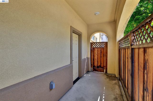 538 Selby Ln, Livermore, CA 94551