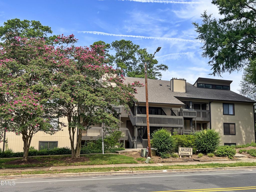 3007 Huntleigh Drive, Raleigh, NC 27604