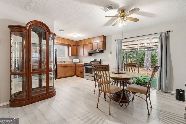 4728 Apache Trail SW, Atlanta, GA 30331