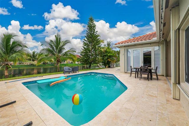 16418 NW 14th St, Pembroke Pines, FL 33028