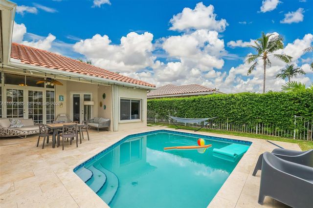 16418 NW 14th St, Pembroke Pines, FL 33028
