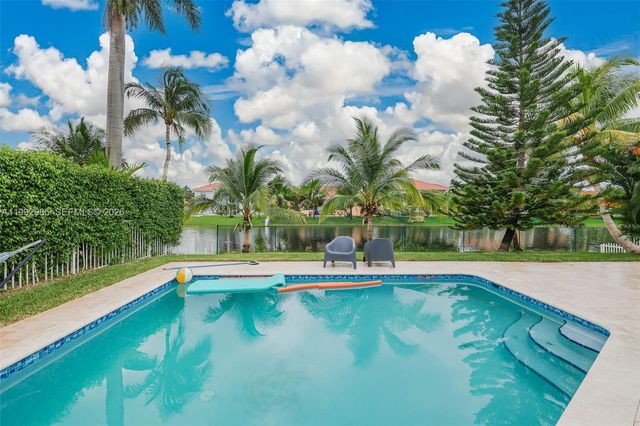 16418 NW 14th St, Pembroke Pines, FL 33028