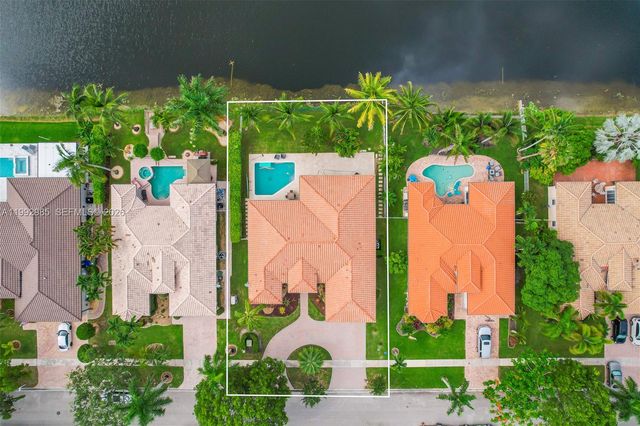 16418 NW 14th St, Pembroke Pines, FL 33028