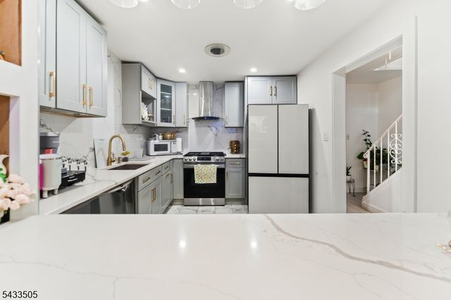 110 Clark Pl .5, Elizabeth City, NJ 07206