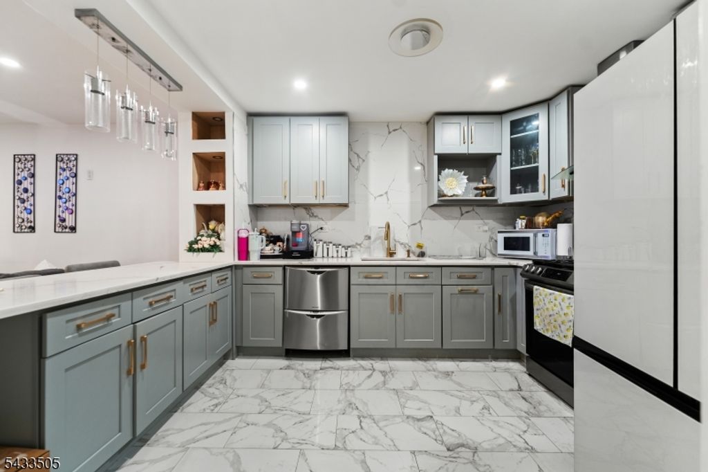 110 Clark Pl .5, Elizabeth City, NJ 07206
