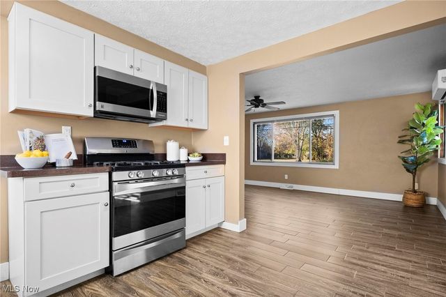 885 Lake Breeze Road, Sheffield Lake, OH 44054