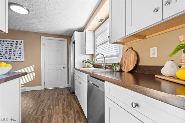 885 Lake Breeze Road, Sheffield Lake, OH 44054