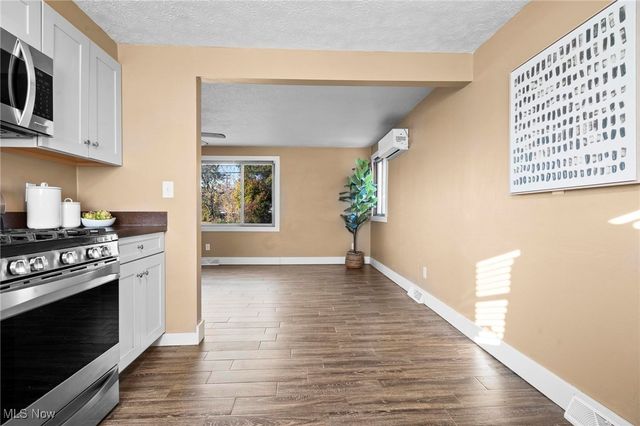 885 Lake Breeze Road, Sheffield Lake, OH 44054