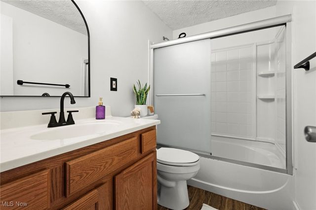 885 Lake Breeze Road, Sheffield Lake, OH 44054