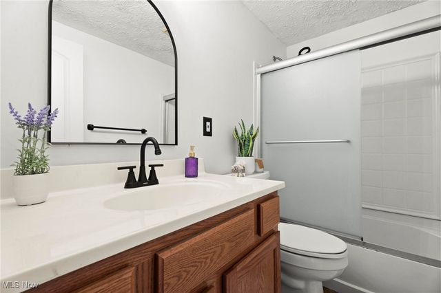 885 Lake Breeze Road, Sheffield Lake, OH 44054