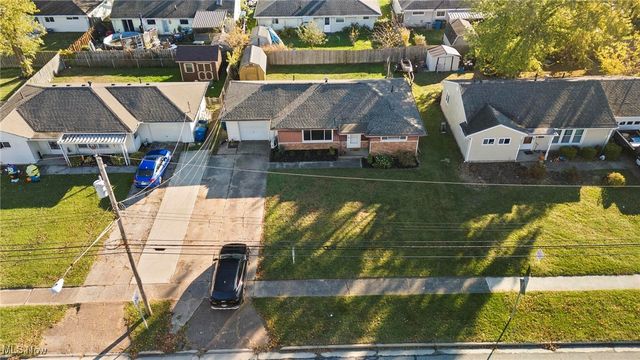 885 Lake Breeze Road, Sheffield Lake, OH 44054