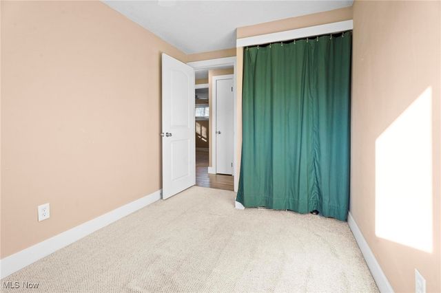 885 Lake Breeze Road, Sheffield Lake, OH 44054