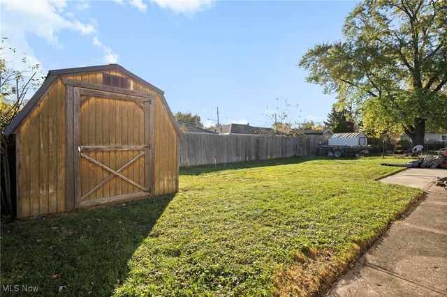 885 Lake Breeze Road, Sheffield Lake, OH 44054