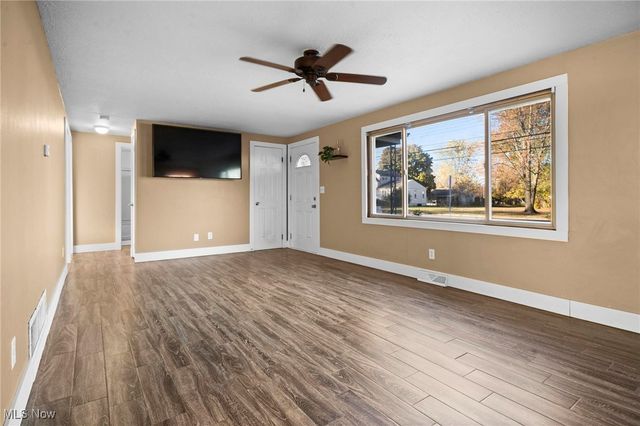 885 Lake Breeze Road, Sheffield Lake, OH 44054