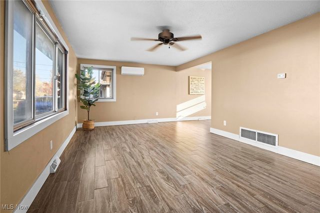 885 Lake Breeze Road, Sheffield Lake, OH 44054