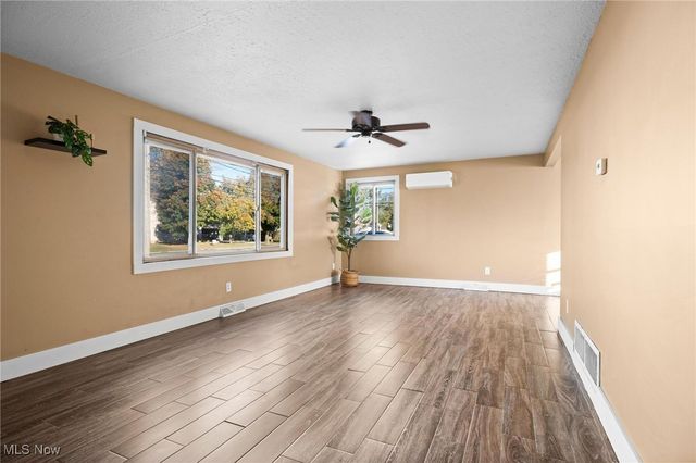 885 Lake Breeze Road, Sheffield Lake, OH 44054