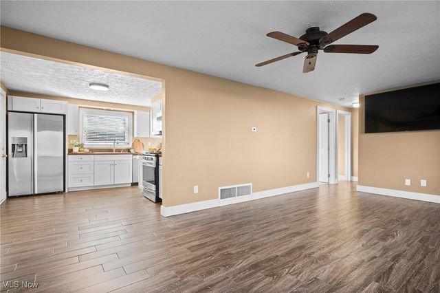 885 Lake Breeze Road, Sheffield Lake, OH 44054