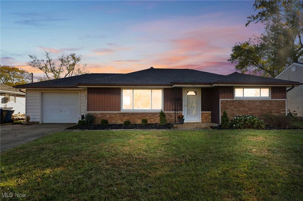 885 Lake Breeze Road, Sheffield Lake, OH 44054