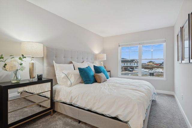 5309 Long Pointe Pass, Woodbury, MN 55129