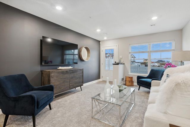 5309 Long Pointe Pass, Woodbury, MN 55129