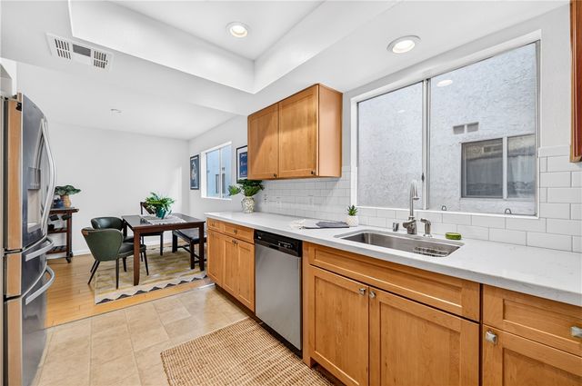 1270 Boynton Street 11, Glendale, CA 91205
