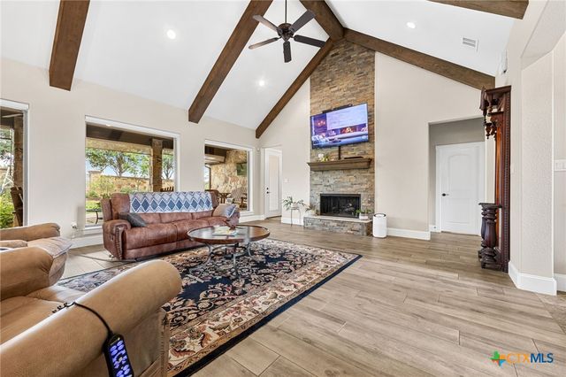 3070 Pecan Meadow Drive, Belton, TX 76513