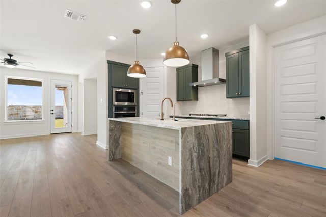 384 Brandywine Road, Hutto, TX 78634