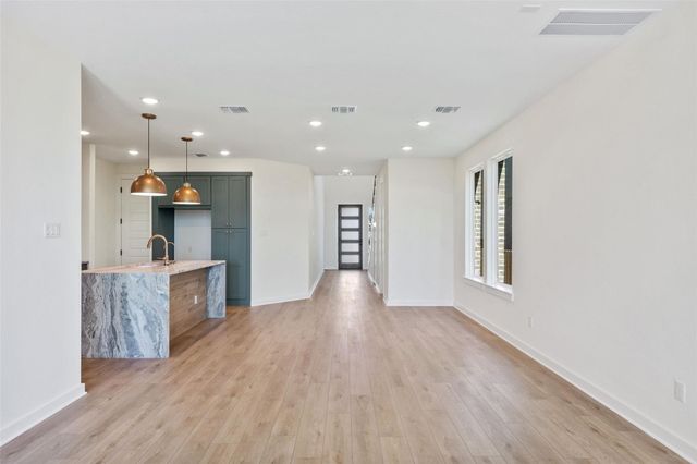 384 Brandywine Road, Hutto, TX 78634