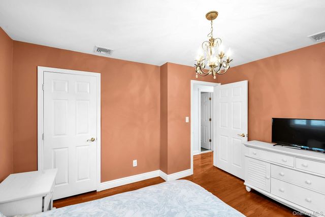 300 Center Bay Drive, West Islip, NY 11795