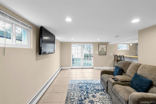 300 Center Bay Drive, West Islip, NY 11795