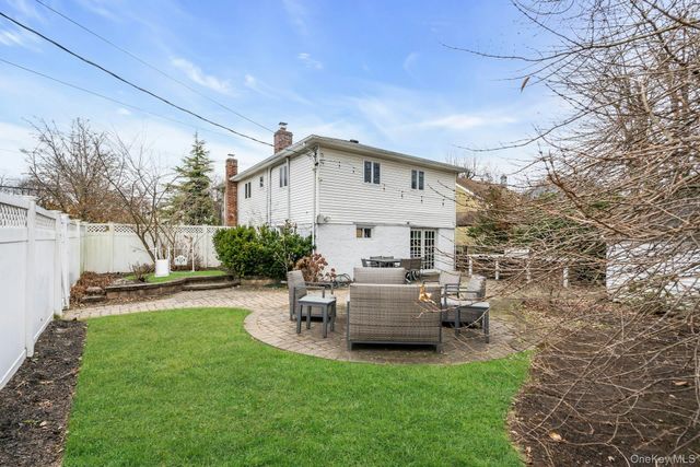 300 Center Bay Drive, West Islip, NY 11795