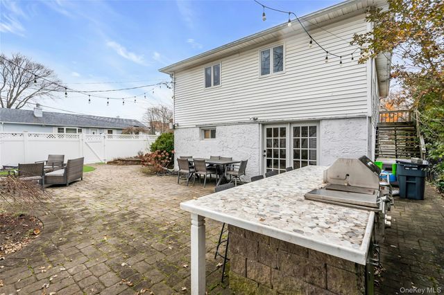 300 Center Bay Drive, West Islip, NY 11795