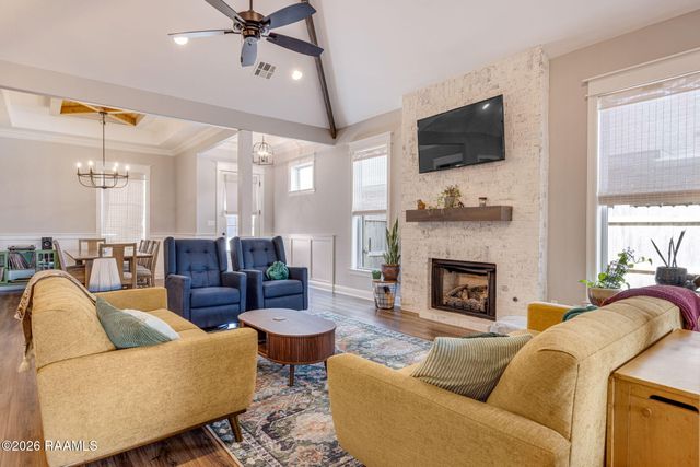 215 Whispering Meadows Road, Broussard, LA 70518