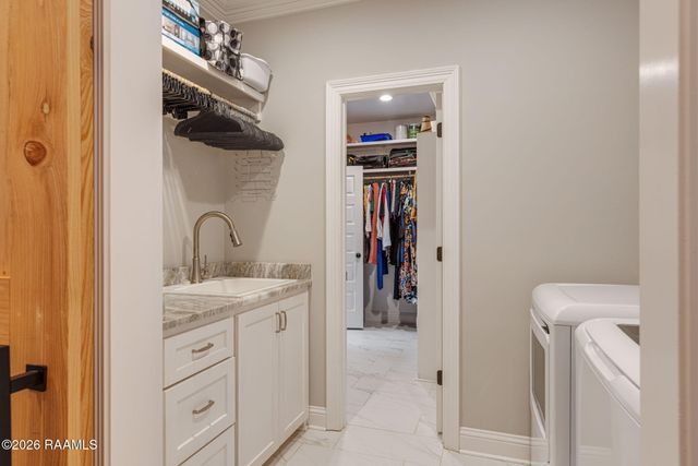 215 Whispering Meadows Road, Broussard, LA 70518