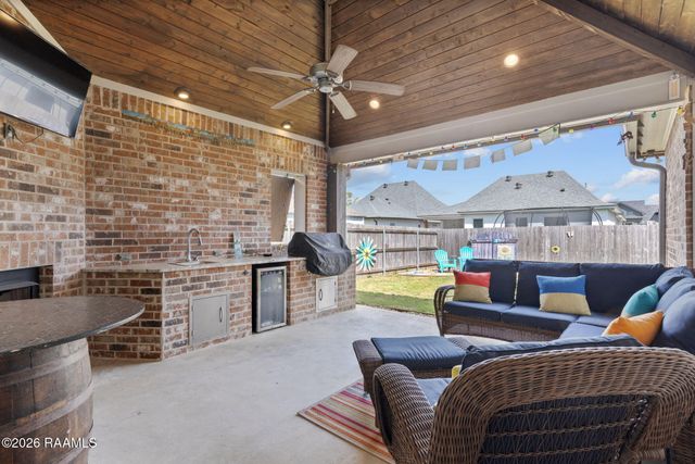 215 Whispering Meadows Road, Broussard, LA 70518