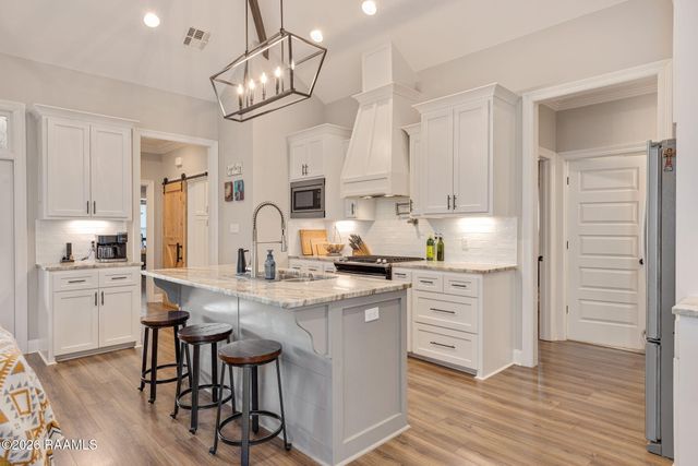 215 Whispering Meadows Road, Broussard, LA 70518