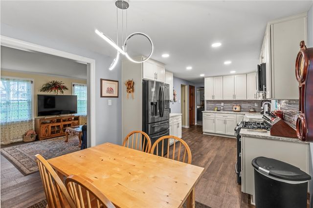 162 E Edgewood Dr, Peters Twp, PA 15317