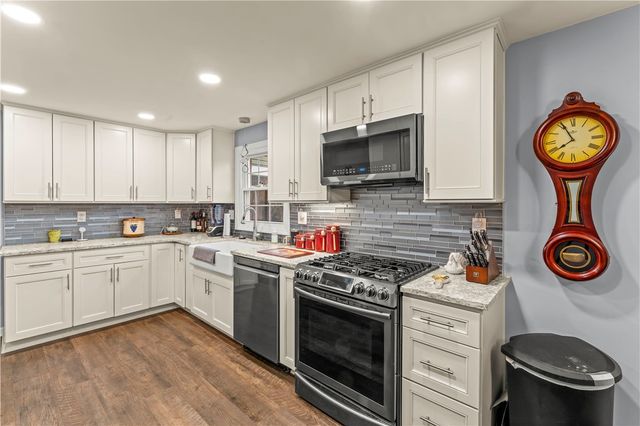 162 E Edgewood Dr, Peters Twp, PA 15317