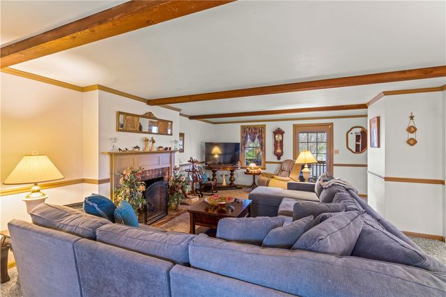 162 E Edgewood Dr, Peters Twp, PA 15317