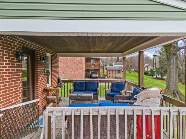 162 E Edgewood Dr, Peters Twp, PA 15317