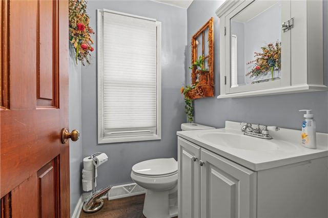 162 E Edgewood Dr, Peters Twp, PA 15317