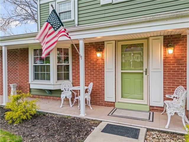 162 E Edgewood Dr, Peters Twp, PA 15317