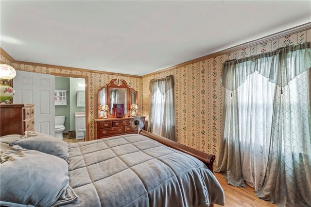 162 E Edgewood Dr, Peters Twp, PA 15317