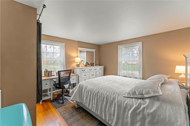 162 E Edgewood Dr, Peters Twp, PA 15317