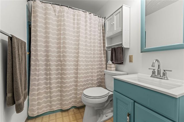 162 E Edgewood Dr, Peters Twp, PA 15317