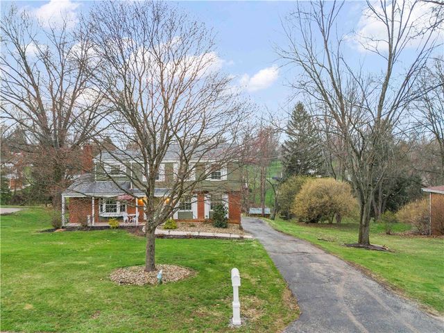 162 E Edgewood Dr, Peters Twp, PA 15317